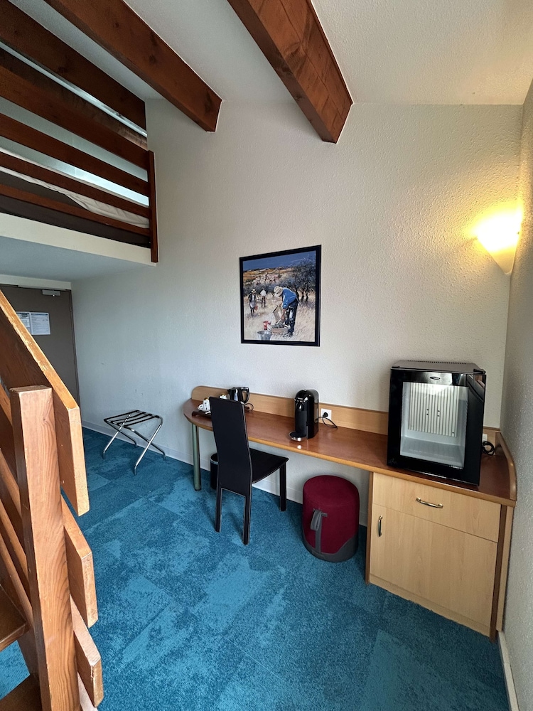 kyriad montpellier aeroport parc expo