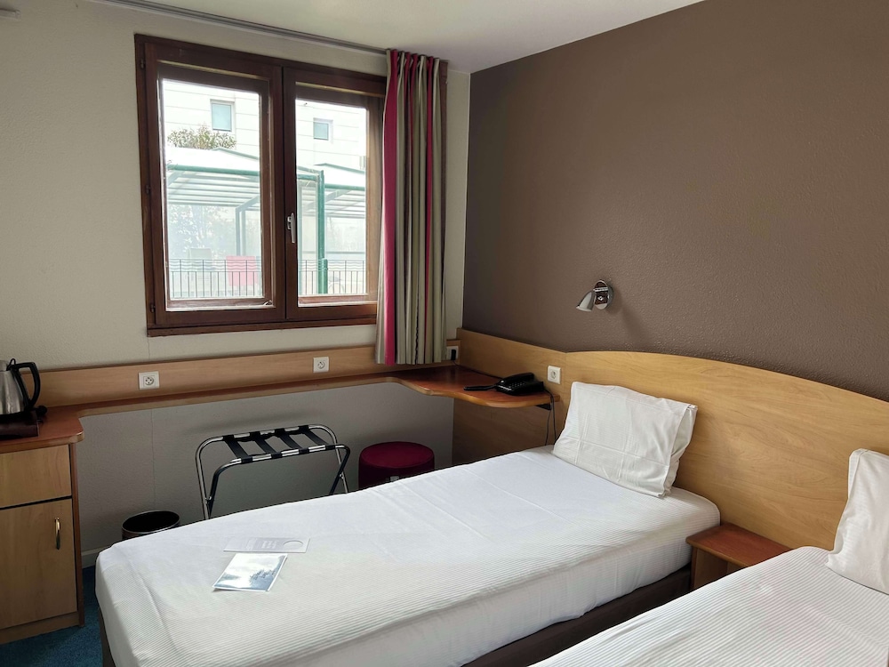 kyriad montpellier aeroport parc expo