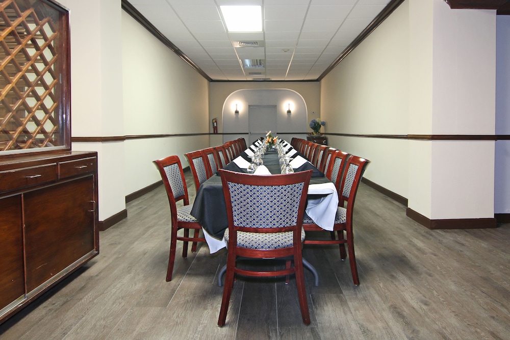 windward passage hotel