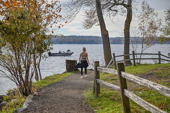 harbor shores on lake geneva