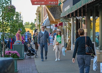 harbor shores on lake geneva