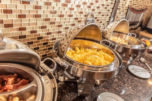 service plus inns and suites calgary