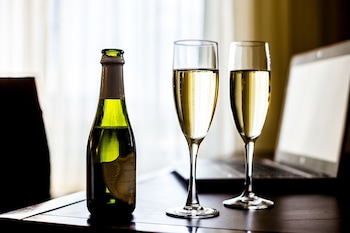 Doubletree By Hilton Las Vegas Airport,Mccarran International Airport>>Downtown Las Vegas,4 star