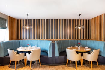 Elite Venue Selection Felbridge - Gatwick,Gatwick>>East Grinstead,4 star