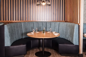 Elite Venue Selection Felbridge - Gatwick,Gatwick>>East Grinstead,4 star