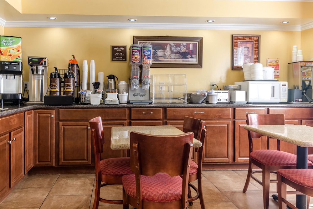 rodeway inn and suites jacksonville near camp lejeune