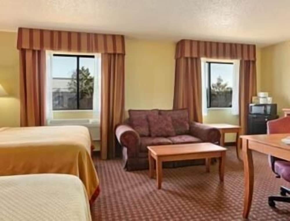 rodeway inn and suites jacksonville near camp lejeune
