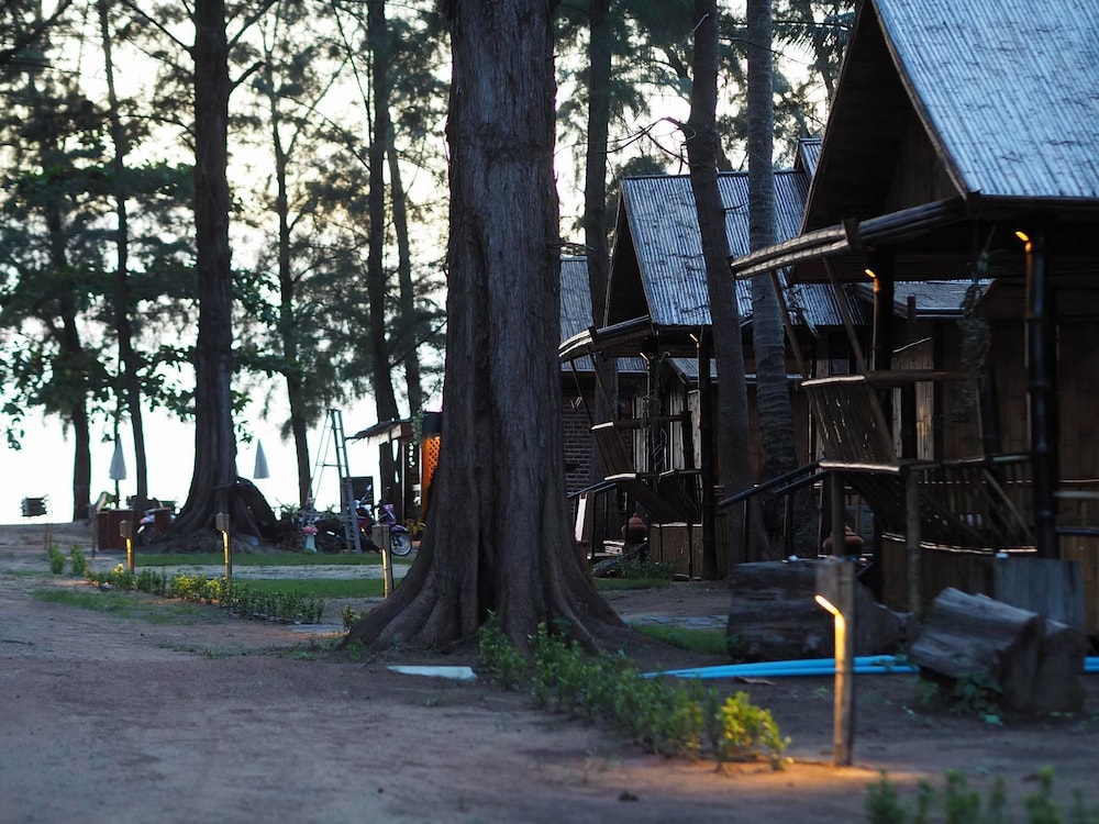 eco lanta hideaway beach resort
