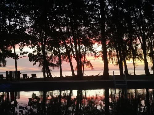 eco lanta hideaway beach resort