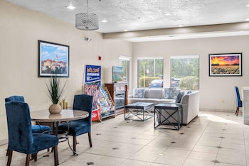 Baymont By Wyndham Lawrence,Topeka>>Lawrence,3 star