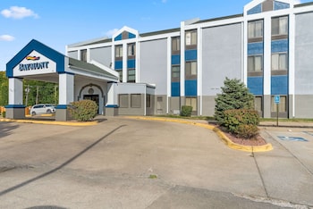 Baymont By Wyndham Lawrence,Topeka>>Lawrence,3 star