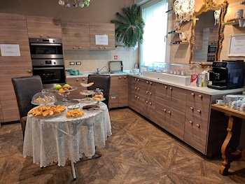 051 room and breakfast