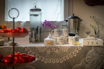 051 room and breakfast