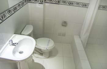 hotel manhattan inn airport