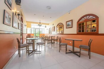 hotel manhattan inn airport