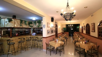 hotel manhattan inn airport