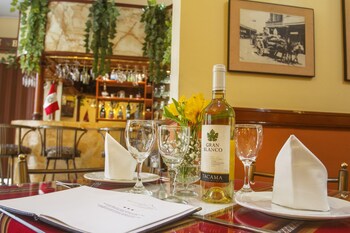 hotel manhattan inn airport