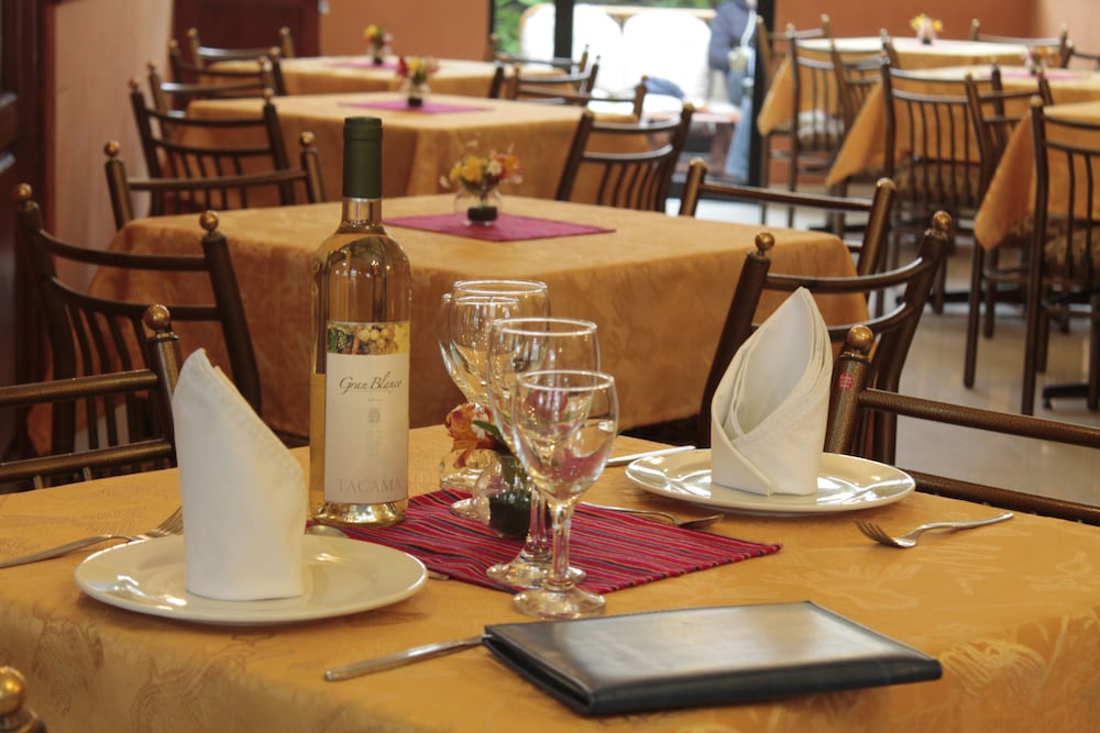 hotel manhattan inn airport