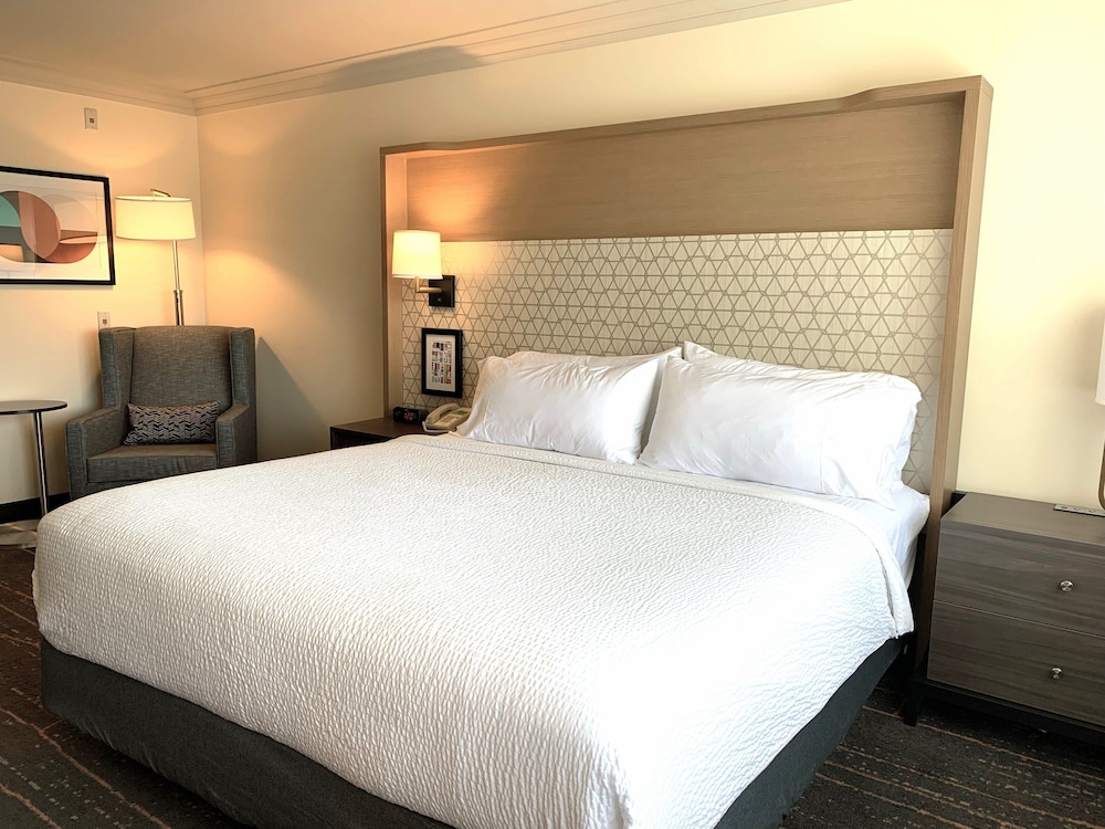 holiday inn victoria elk lake by ihg