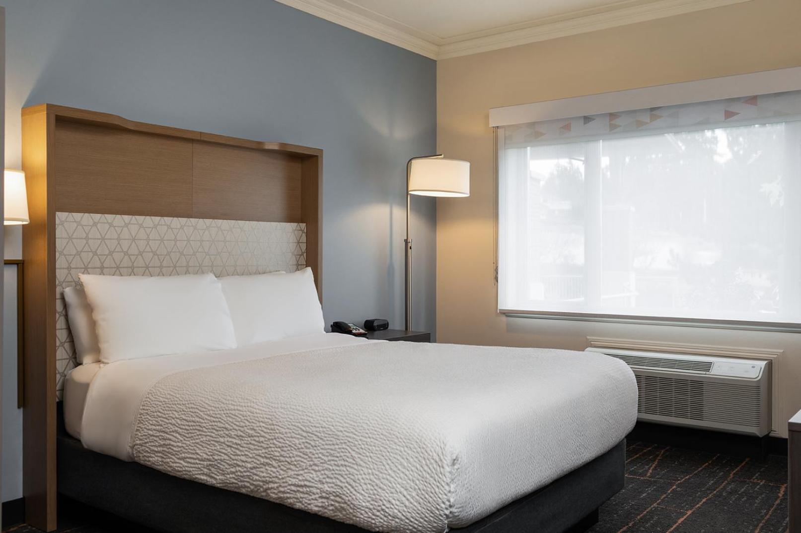 holiday inn victoria elk lake by ihg