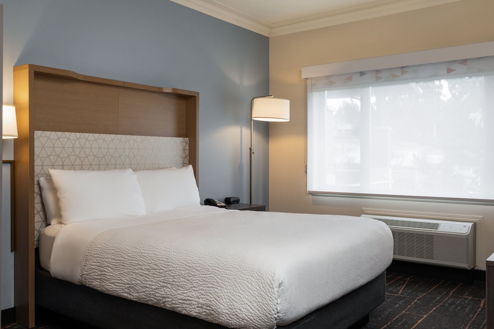 holiday inn victoria elk lake by ihg