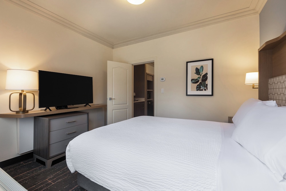 holiday inn victoria elk lake by ihg
