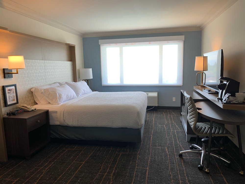 holiday inn victoria elk lake by ihg