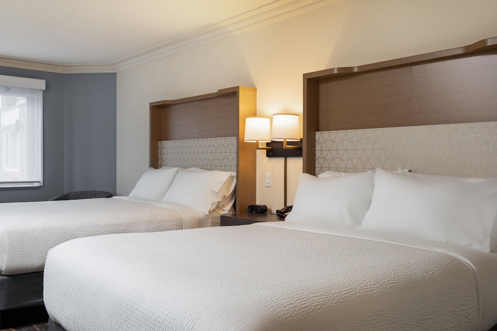holiday inn victoria elk lake by ihg