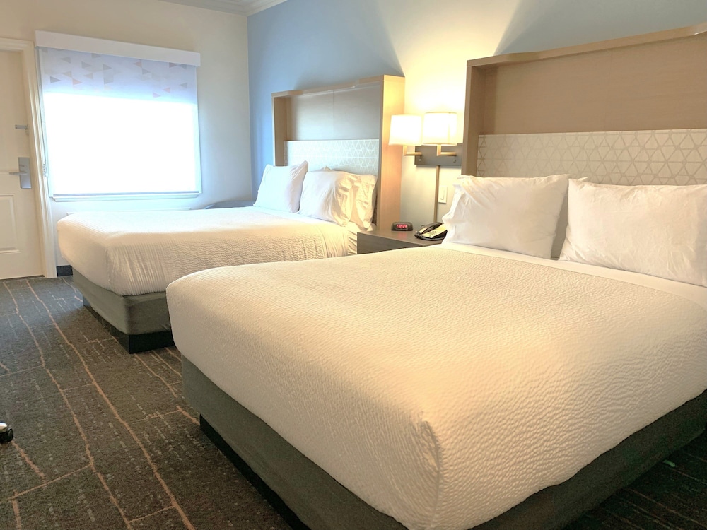 holiday inn victoria elk lake by ihg