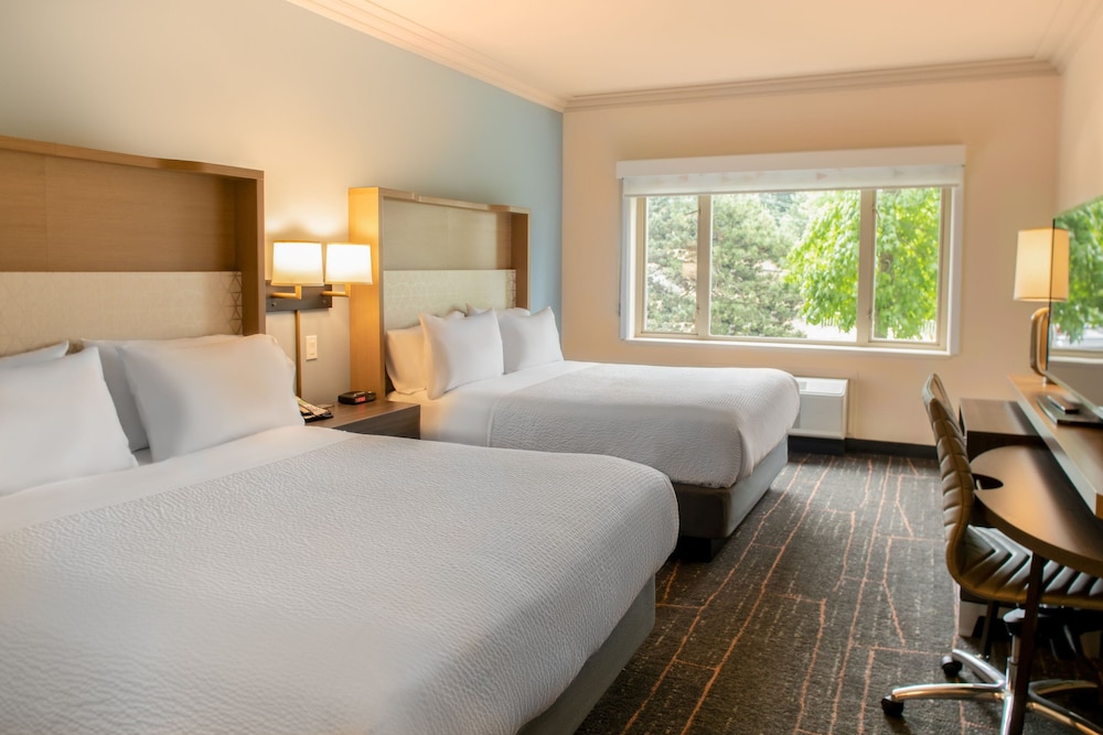 holiday inn victoria elk lake by ihg