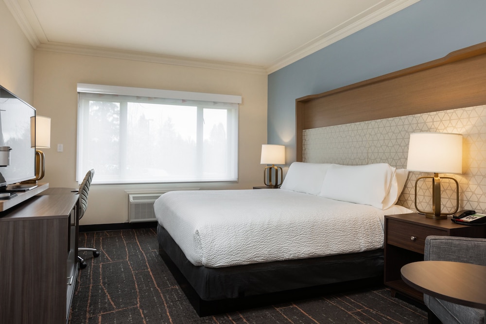 holiday inn victoria elk lake by ihg