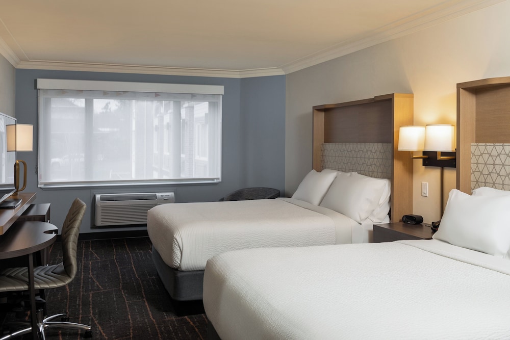 holiday inn victoria elk lake by ihg