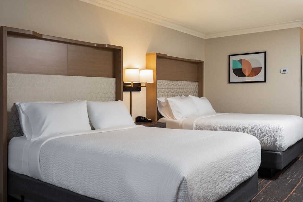 holiday inn victoria elk lake by ihg