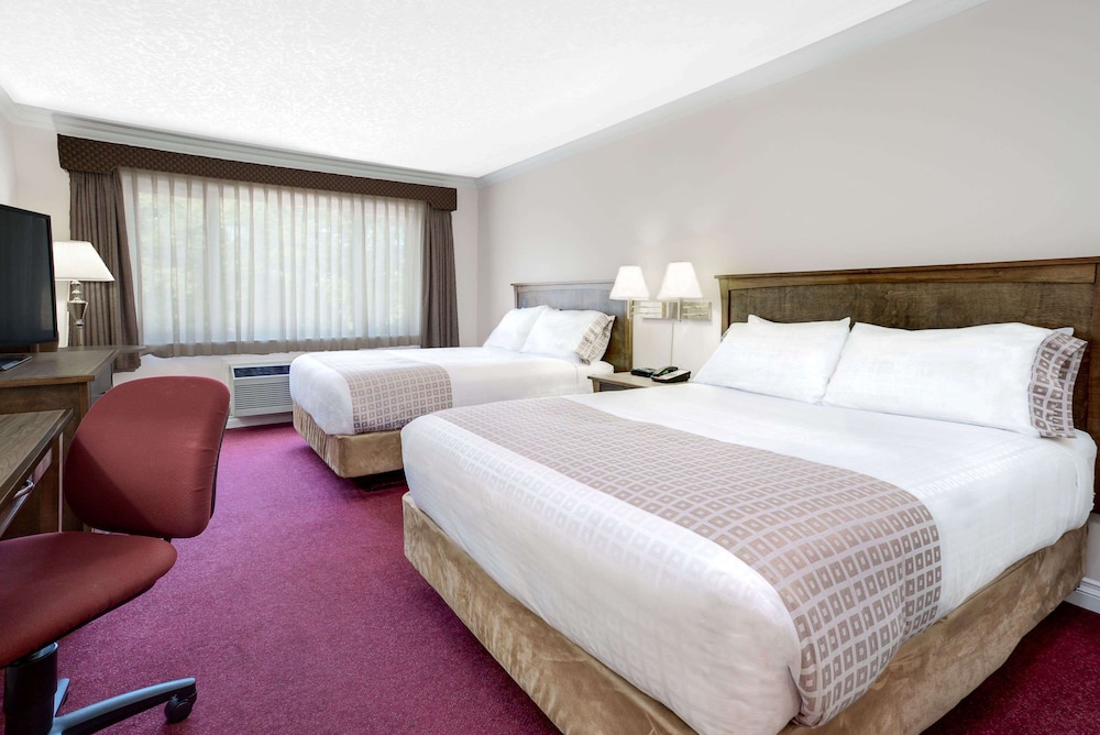holiday inn victoria elk lake by ihg