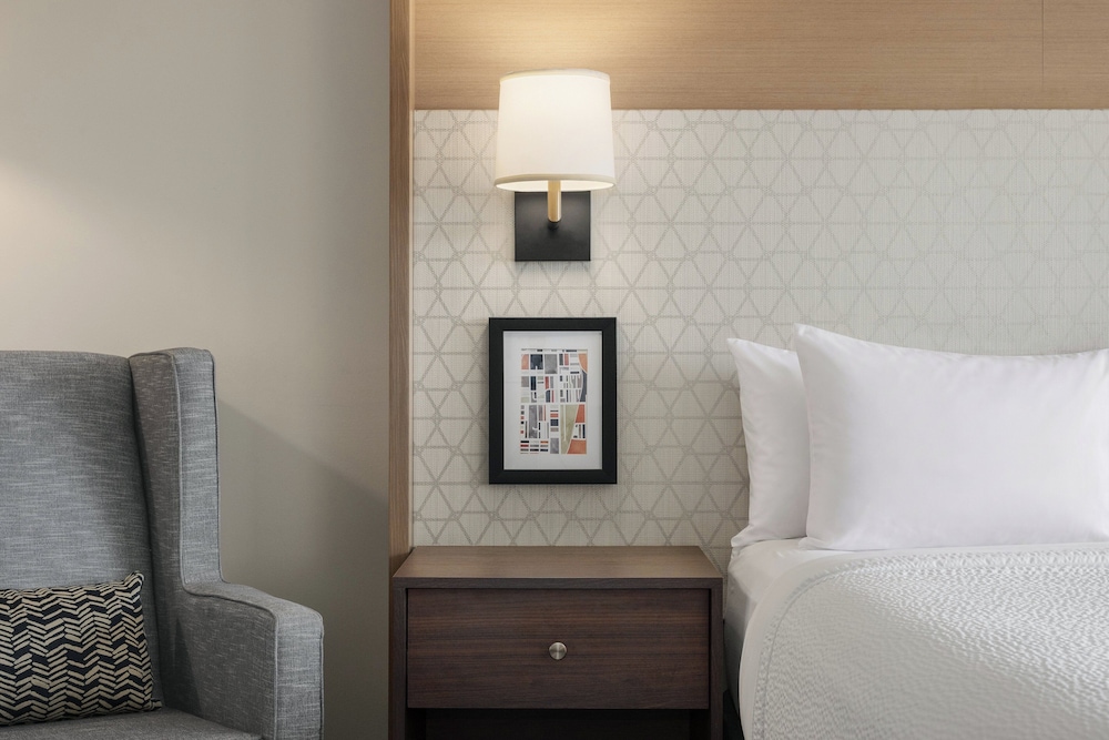 holiday inn victoria elk lake by ihg
