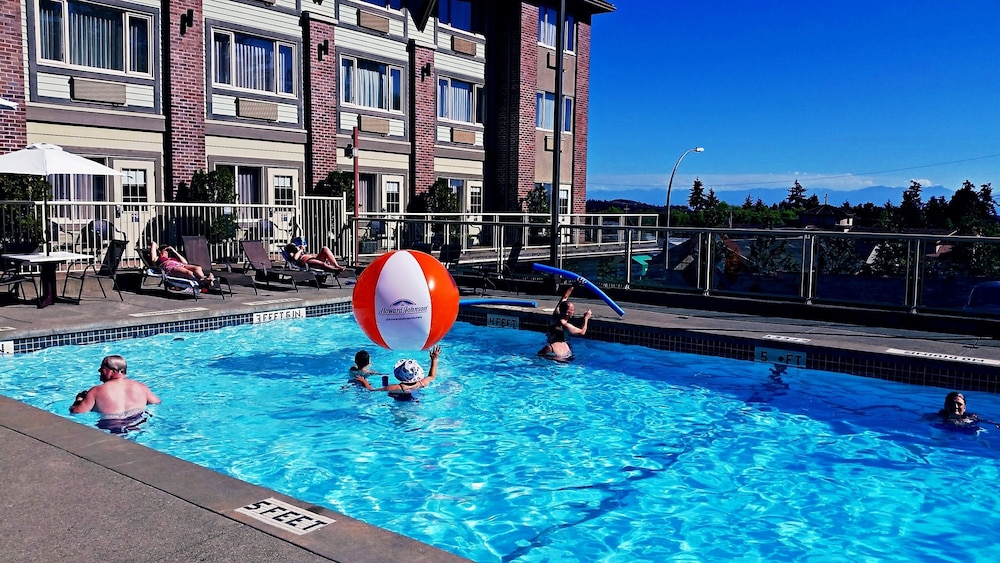 holiday inn victoria elk lake by ihg