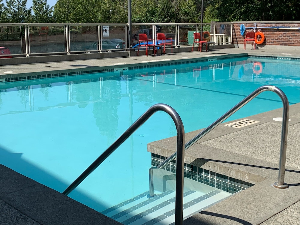holiday inn victoria elk lake by ihg