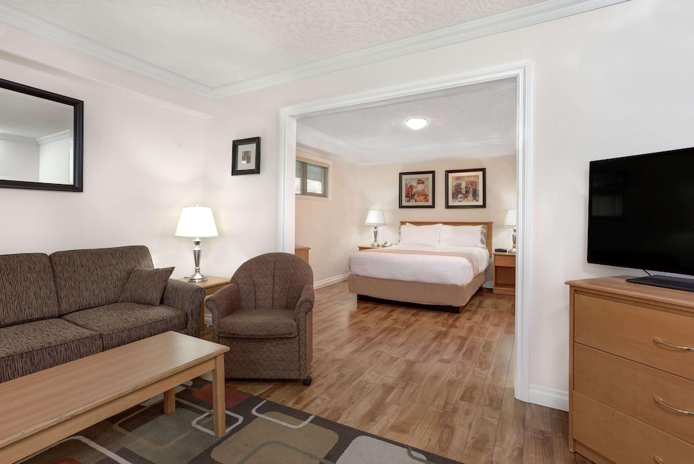 holiday inn victoria elk lake by ihg