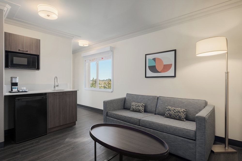 holiday inn victoria elk lake by ihg