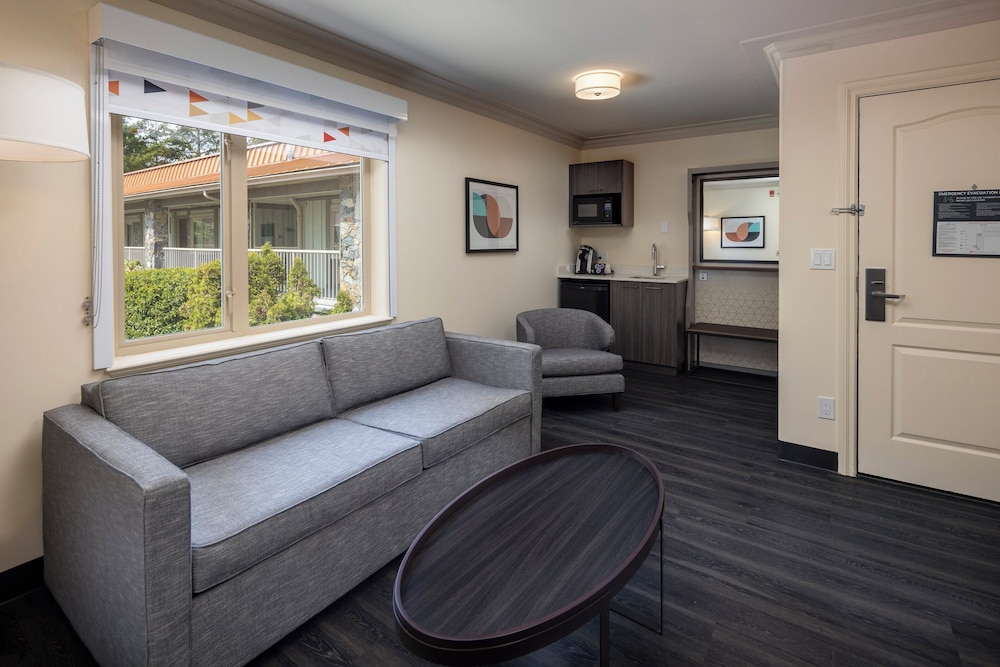 holiday inn victoria elk lake by ihg