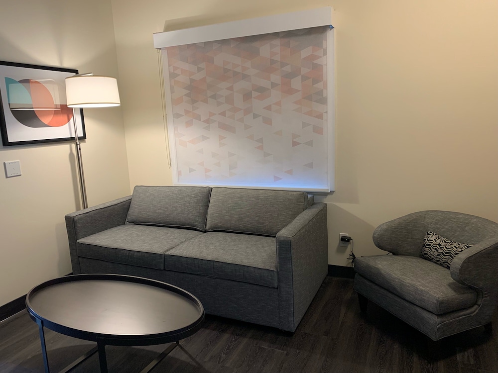holiday inn victoria elk lake by ihg