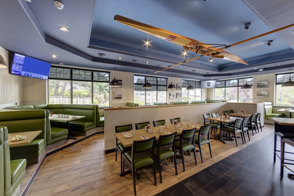 holiday inn victoria elk lake by ihg