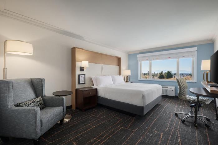 holiday inn victoria elk lake by ihg