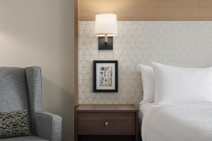 holiday inn victoria elk lake by ihg