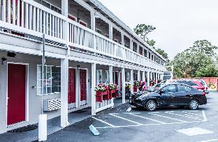 pelican inn monterey ca