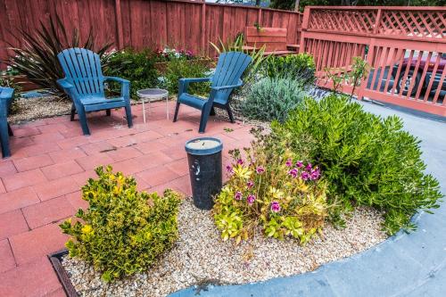 Pelican Inn Monterey, Ca,1182 Cass St, Monterey, Ca,2 star