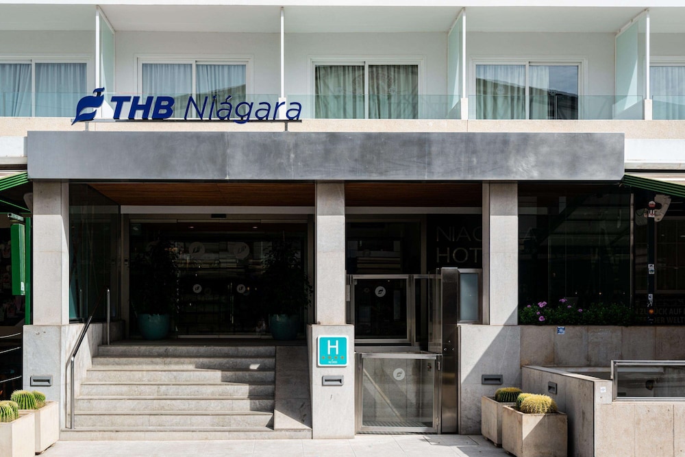 hotel thb niagara adults only