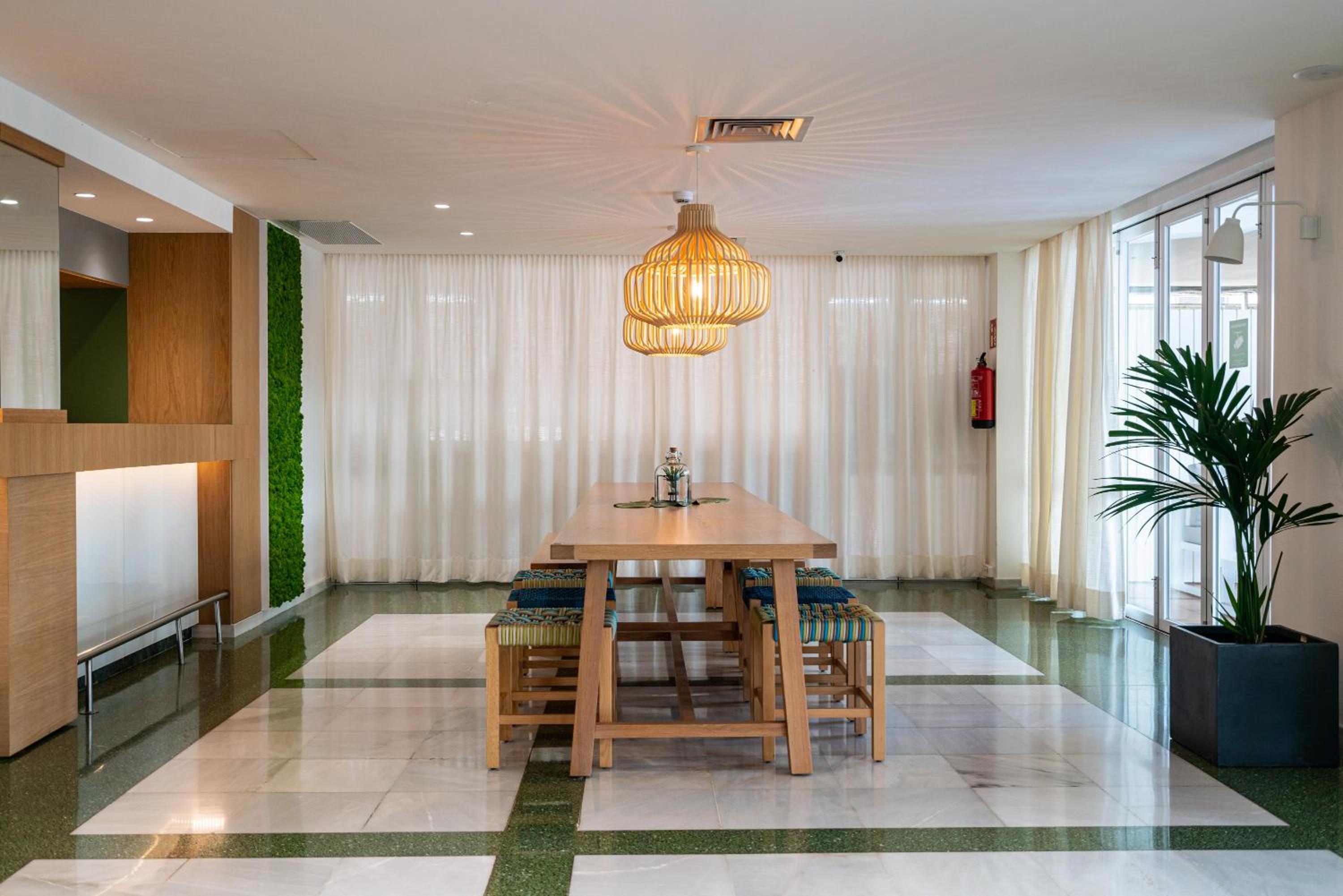 hotel thb niagara adults only