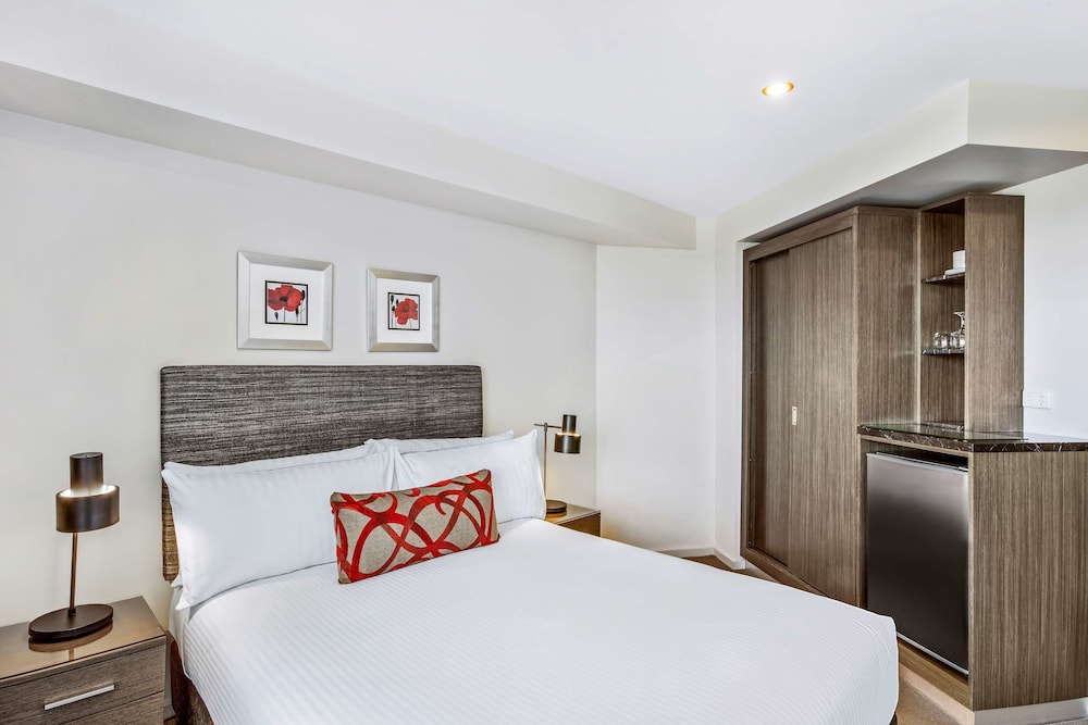 adina serviced apartments canberra dickson