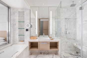 renaissance shanghai caohejing hotel